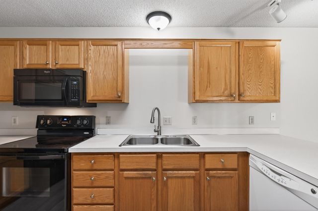 7043 48th Street N, Oakdale, MN 55128