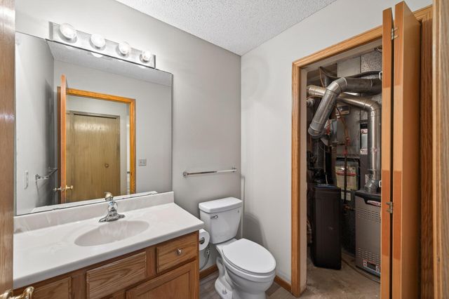 7043 48th Street N, Oakdale, MN 55128