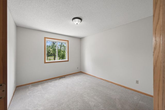 7043 48th Street N, Oakdale, MN 55128