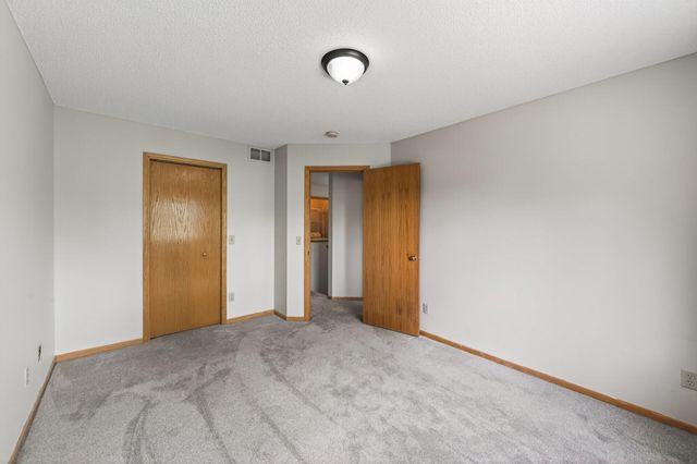 7043 48th Street N, Oakdale, MN 55128