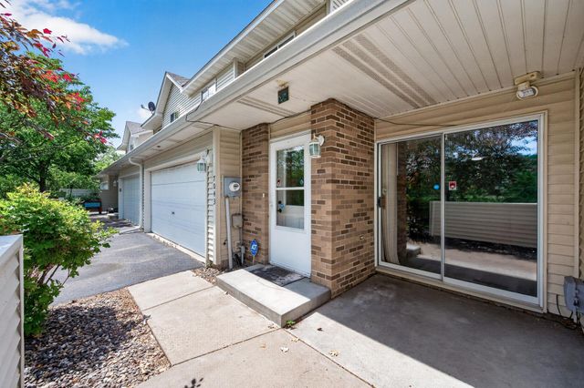 7043 48th Street N, Oakdale, MN 55128