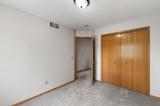 7043 48th Street N, Oakdale, MN 55128