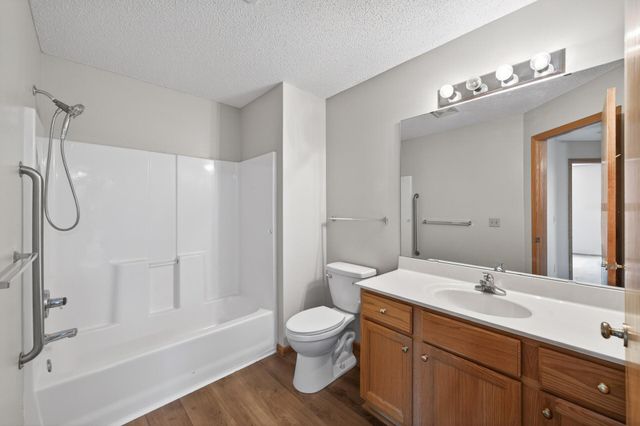 7043 48th Street N, Oakdale, MN 55128