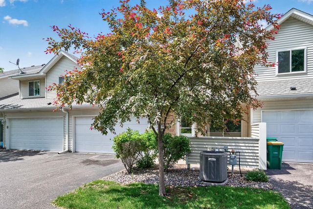 7043 48th Street N, Oakdale, MN 55128