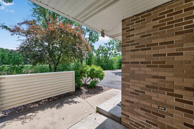 7043 48th Street N, Oakdale, MN 55128