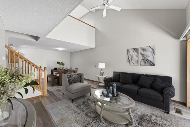 7043 48th Street N, Oakdale, MN 55128