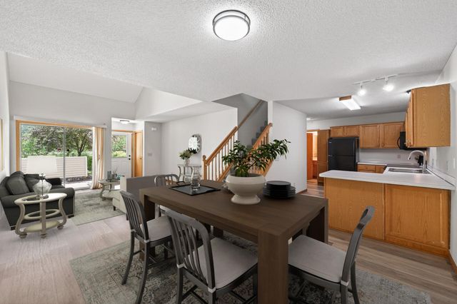 7043 48th Street N, Oakdale, MN 55128