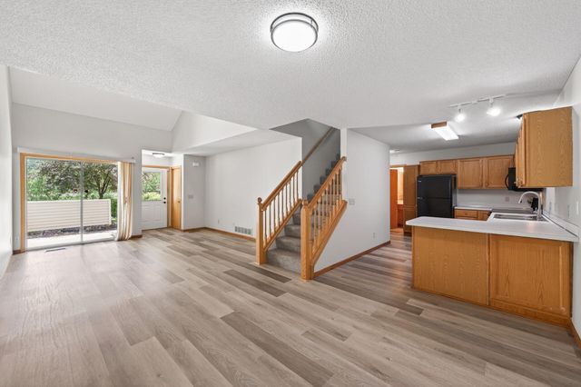 7043 48th Street N, Oakdale, MN 55128