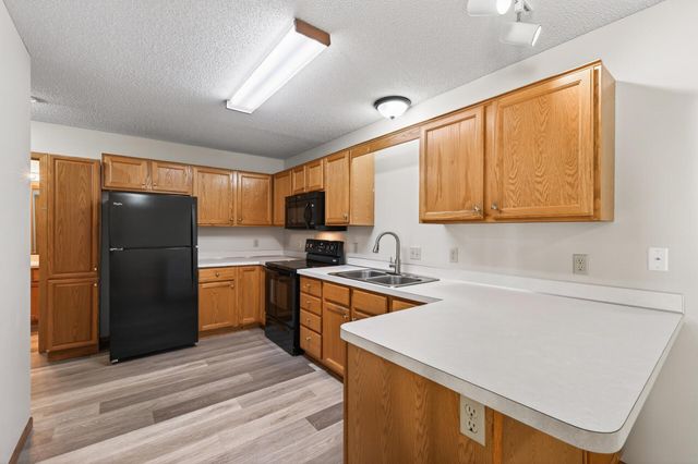 7043 48th Street N, Oakdale, MN 55128