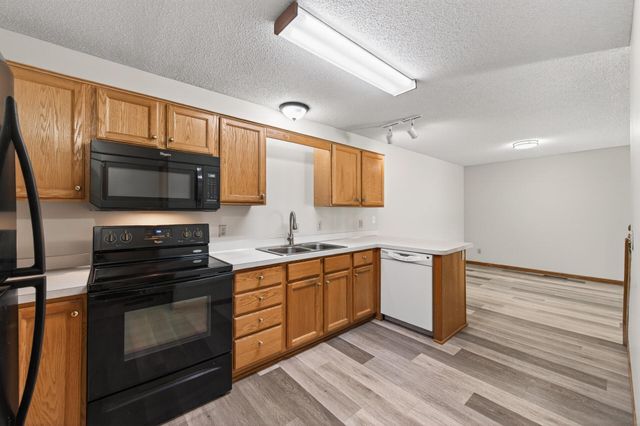 7043 48th Street N, Oakdale, MN 55128