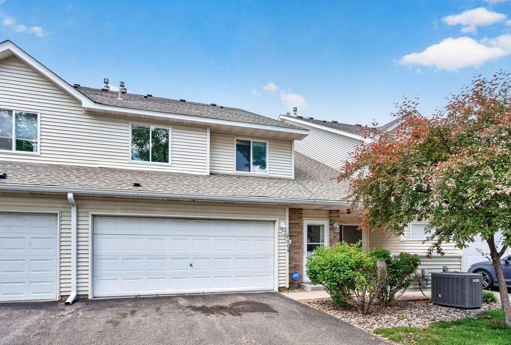 7043 48th Street N, Oakdale, MN 55128