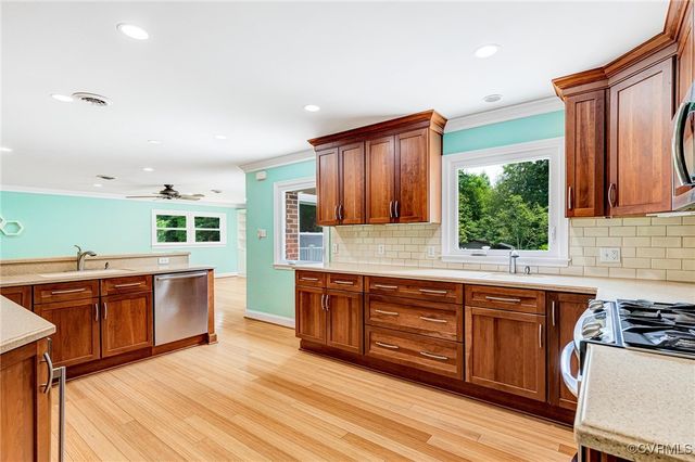 3 Milby Cir, Sandston, VA 23150