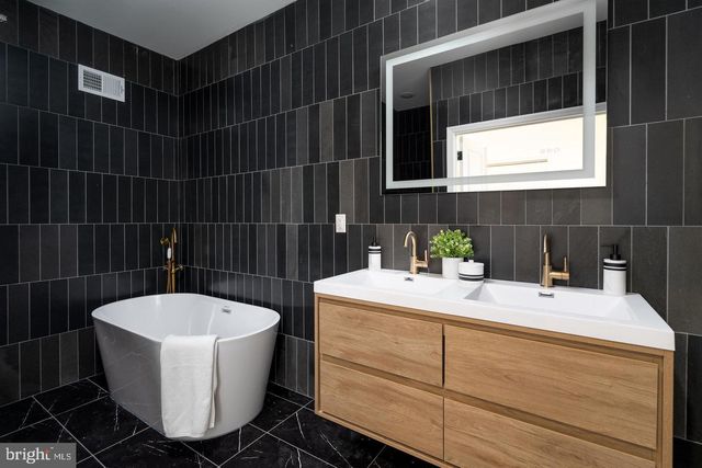 101 ELLSWORTH ST, Philadelphia, PA 19147