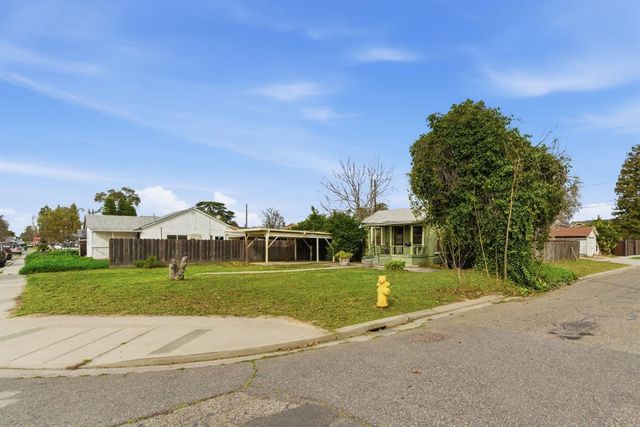 205 3rd St, Ripon, CA 95366