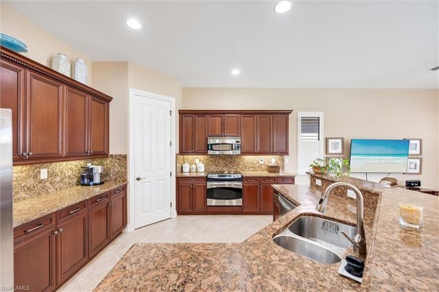 7660 Cottesmore DR, Naples, FL 34113