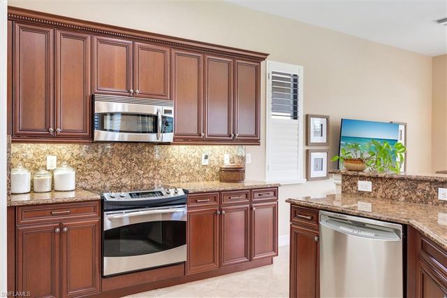 7660 Cottesmore DR, Naples, FL 34113