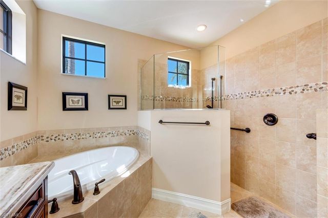 7660 Cottesmore DR, Naples, FL 34113