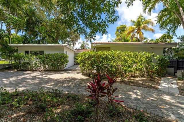 8 Pinta Road, Miami, FL 33133