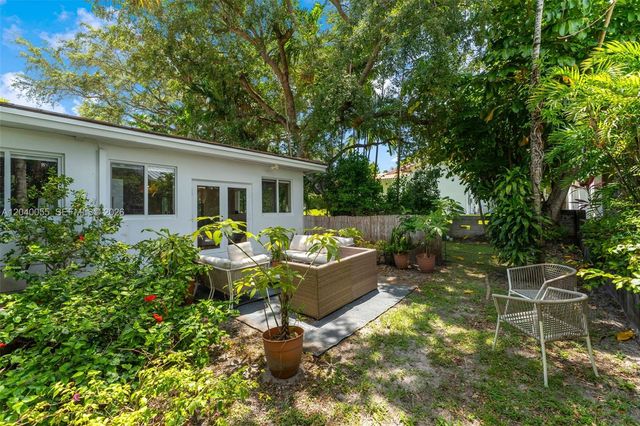 8 Pinta Road, Miami, FL 33133