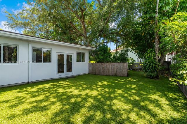 8 Pinta Road, Miami, FL 33133