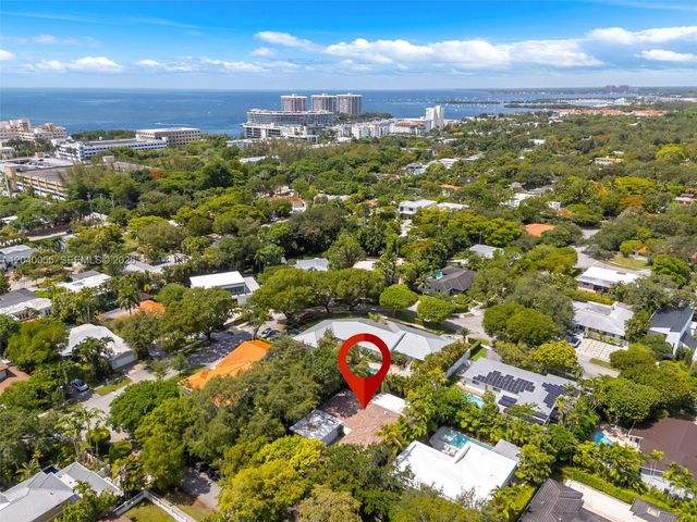 8 Pinta Road, Miami, FL 33133