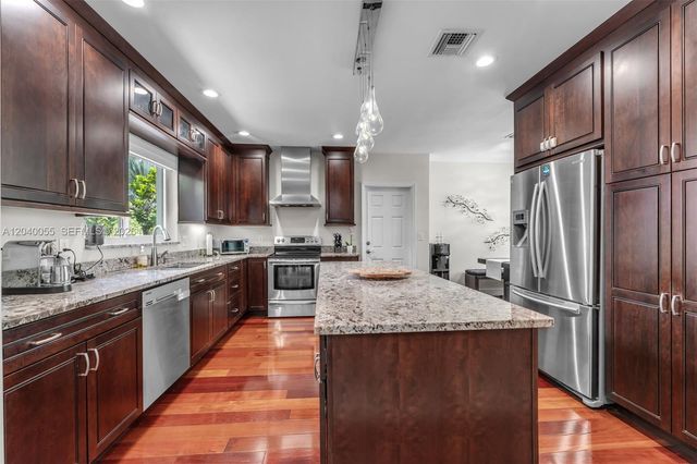 8 Pinta Road, Miami, FL 33133