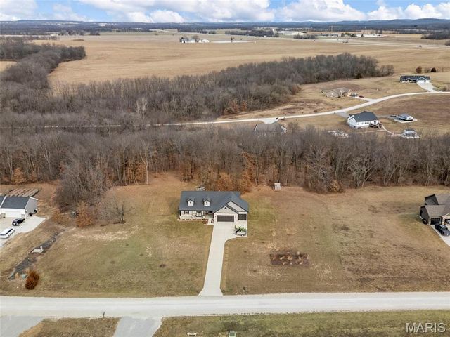 70 Whiteside Estates Drive, Silex, MO 63377