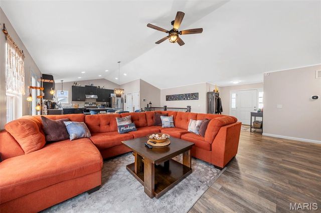 70 Whiteside Estates Drive, Silex, MO 63377