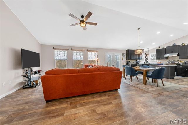 70 Whiteside Estates Drive, Silex, MO 63377