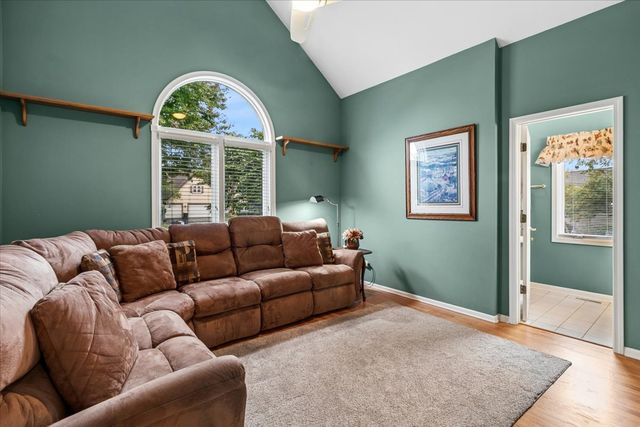 25022 W Palmer Court, Antioch, IL 60002