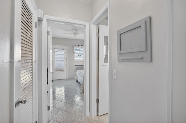 800 SW 10th Ter 11T, Hallandale Beach, FL 33009