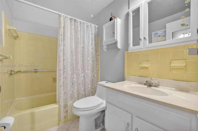 800 SW 10th Ter 11T, Hallandale Beach, FL 33009