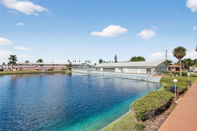 800 SW 10th Ter 11T, Hallandale Beach, FL 33009