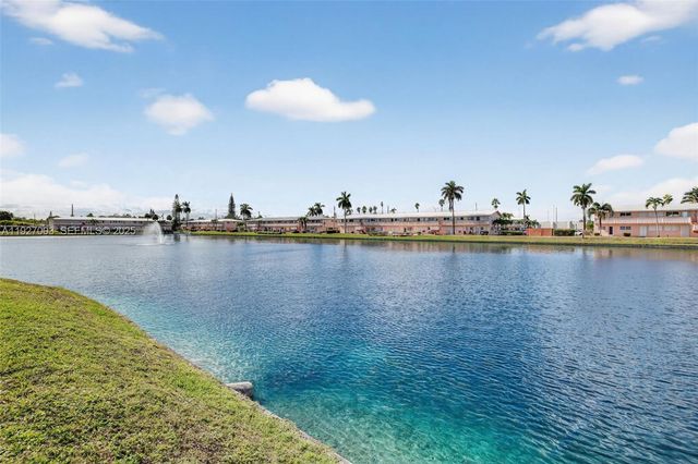 800 SW 10th Ter 11T, Hallandale Beach, FL 33009