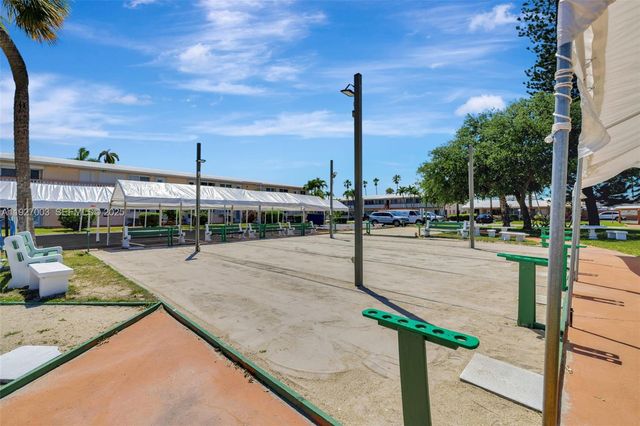 800 SW 10th Ter 11T, Hallandale Beach, FL 33009