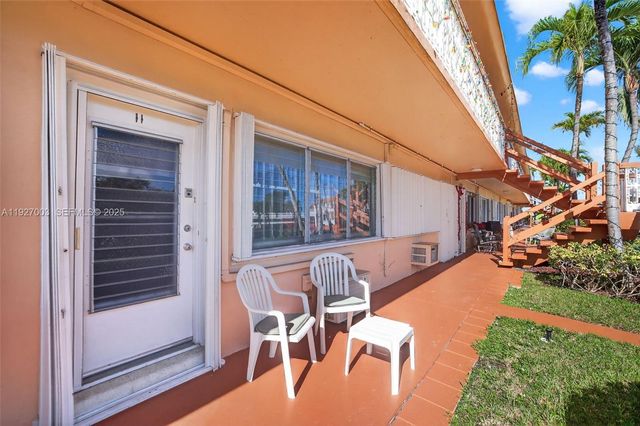 800 SW 10th Ter 11T, Hallandale Beach, FL 33009