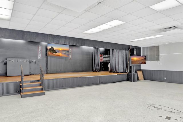 800 SW 10th Ter 11T, Hallandale Beach, FL 33009