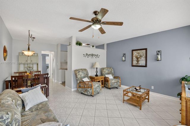 800 SW 10th Ter 11T, Hallandale Beach, FL 33009