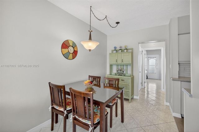 800 SW 10th Ter 11T, Hallandale Beach, FL 33009