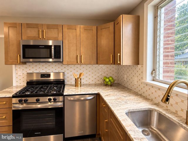 523 GENEVA AVE, Philadelphia, PA 19120