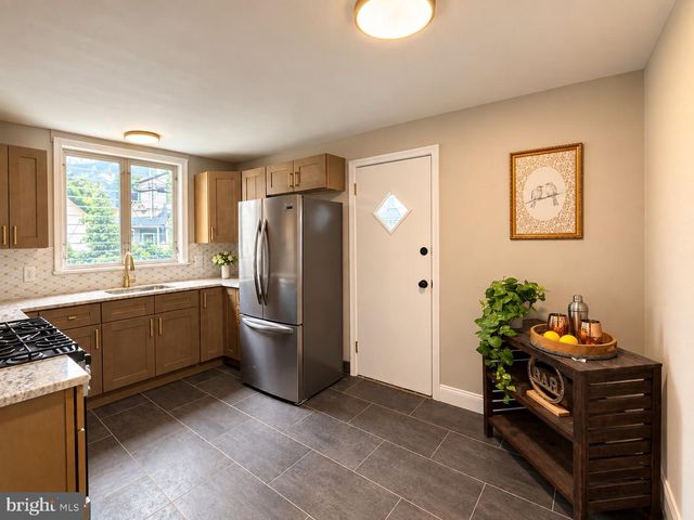 523 GENEVA AVE, Philadelphia, PA 19120