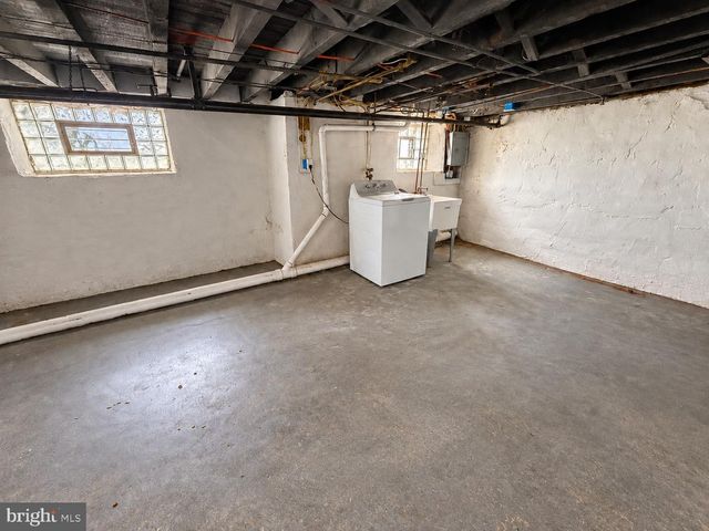 523 GENEVA AVE, Philadelphia, PA 19120