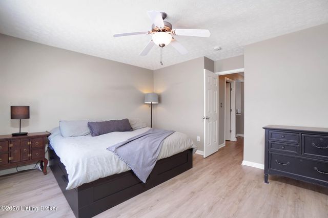 6522 Calm River Way, Louisville, KY 40299