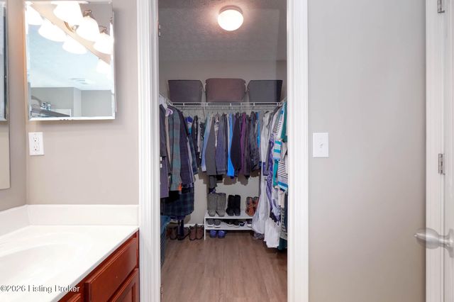 6522 Calm River Way, Louisville, KY 40299