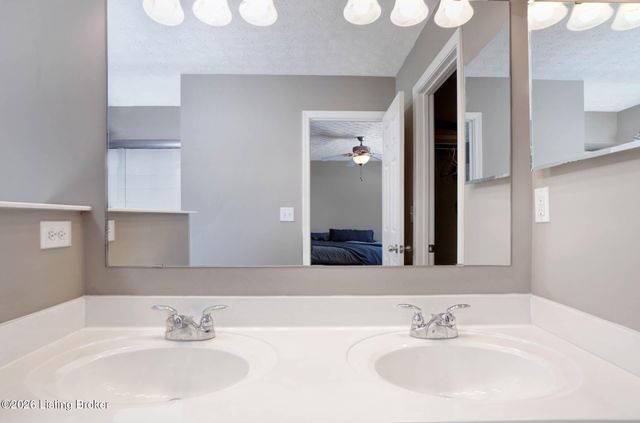 6522 Calm River Way, Louisville, KY 40299