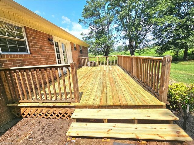 118 Pickshin Avenue, Dobson, NC 27017