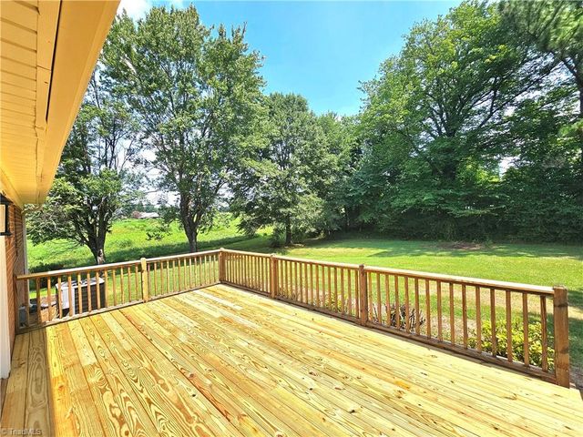118 Pickshin Avenue, Dobson, NC 27017