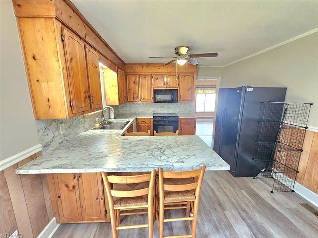 118 Pickshin Avenue, Dobson, NC 27017