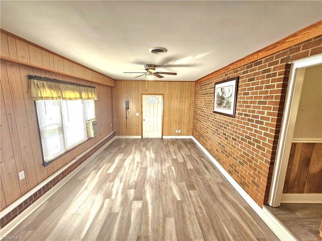 118 Pickshin Avenue, Dobson, NC 27017