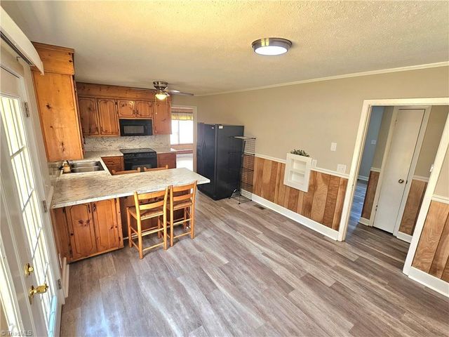 118 Pickshin Avenue, Dobson, NC 27017